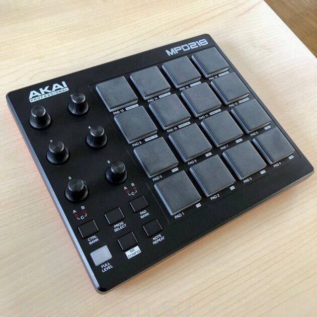 2. MIDI-контроллер AKAI MPD