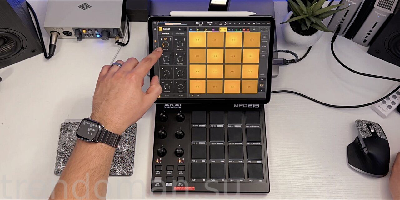 MIDI-контроллер AKAI MDP218 Professional, USB-клавиатура